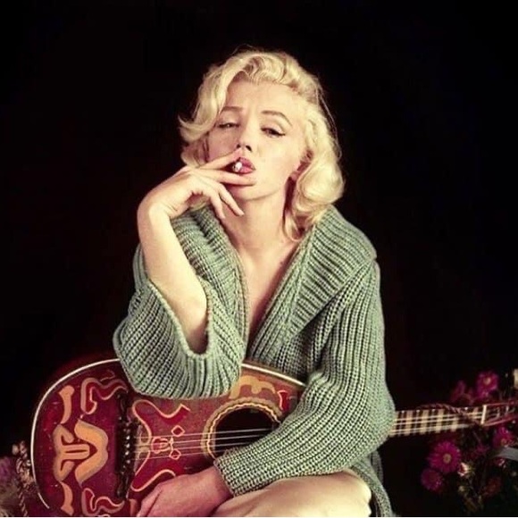 Meet your Posher, Ali - Picture 1 of 3